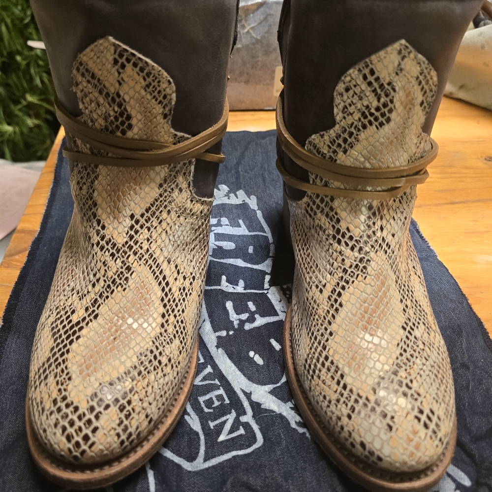 Freebird Casey boots black/white snake